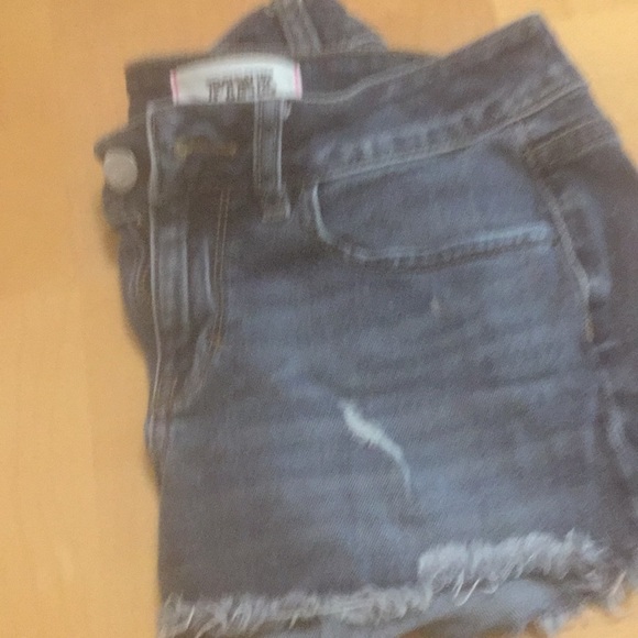 PINK cut off jean shorts - Picture 3 of 6